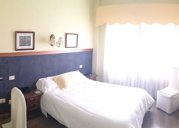 奥尔莫斯酒店 2* 卢戈