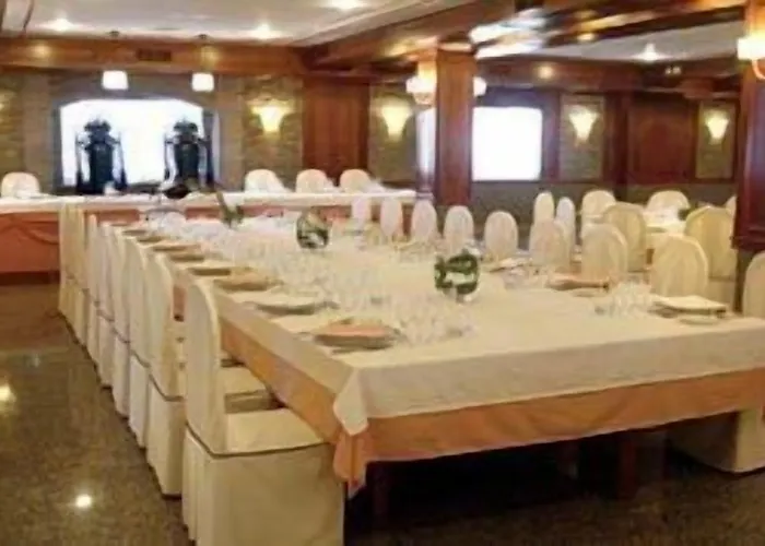 奥尔莫斯酒店 2*